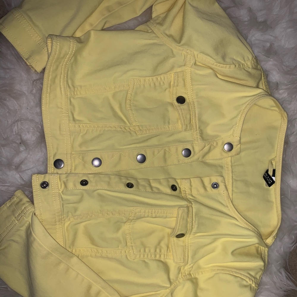 H&M Cropped Pale Yellow Jacket